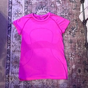 Super cute bright pink lululemon swiftly tech!